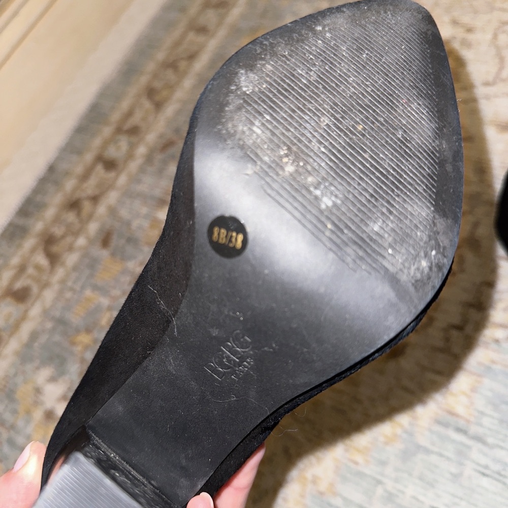 BCBG black pointed toe pumps - Picture 4 of 5